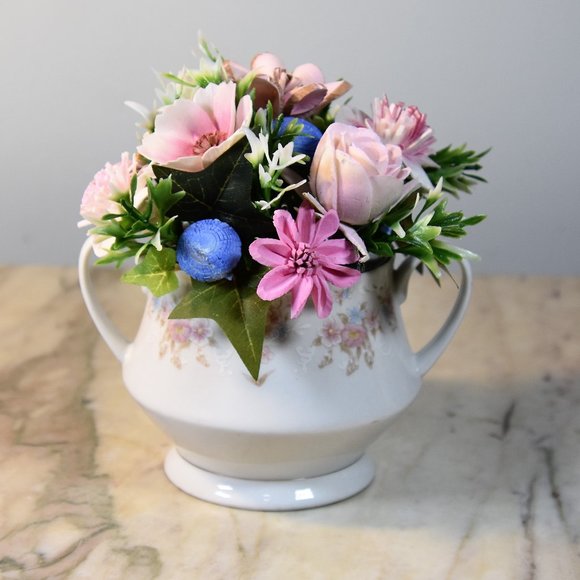 Vintage orphan (no lid) sugar bowl with delicate airbrushed Sola Wood flowers - Picture 8 of 8